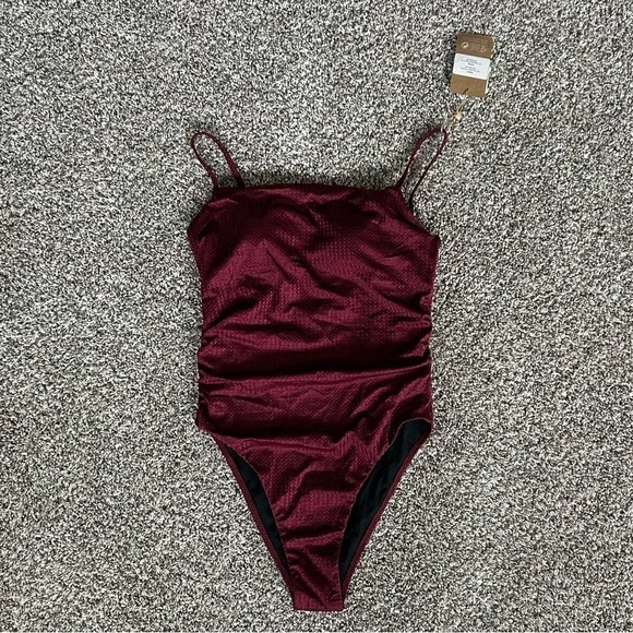 NWT Size 6-8 Berlook Swim Burgundy Textured Backless One-Piece Swimsuit - Picture 4 of 6